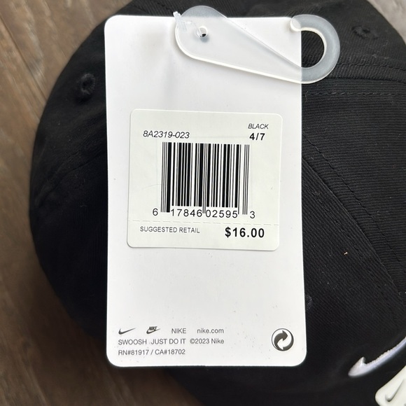 Nike Club Cap Nike swoosh embroidered logo,velcro back,6 vent panel, summer sun - Picture 10 of 10